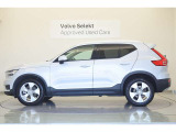 ロードクリアランスの大きなXC40は乗員の着座位置が高く、視界が良好です。また、着座位置の高さは安心感につながり、ストローク量の大きいサスペンションにより悪路でも快適な乗り心地を確保できる利点もあります。