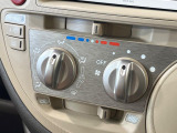 寒い冬も暑い夏も全席に快適な空調を届けてくれる、ダイヤル式エアコンを装備♪