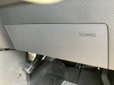 ニーエアバッグが運転者の膝周りを事故時の衝撃から守ってくれます。