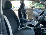 運転席・助手席は、ゆったりと座れるサイズで、長時間の運転でも快適です。
