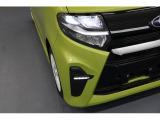 日中に点灯させるLEDアクセサリーライナーを装備。自車の存在を回りにはっきりと伝えることにより事故率を低下させる常時点灯ランプ、それをスポーティにデザインされています。