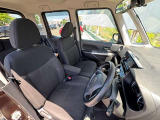 運転のしやすさ、静かで落ち着いた乗り心地のフロントシート。