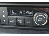 オートエアコンのお車ですので室内の温度をスムーズに調整してくれます♪