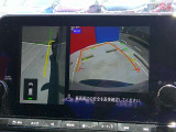 【アラウンドビューモニター】空から見下ろすような視点で、スムースな駐車と安全確認をサポートします。