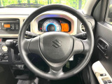 インテリアに合わせたデザインのステアリングは、運転される方のことも考え、運転しやすい形状、大きさです。是非一度、実際に触ってお確かめください。