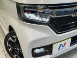 【LEDヘッドライト】悪天候や夜間走行時も良好な視界を確保し安心して運転できる高輝度LEDヘッドライトを装備!点灯速度が早く、消費電力も抑えられています。