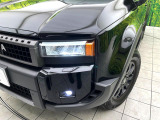 【LEDヘッドライト】悪天候や夜間走行時も良好な視界を確保し安心して運転できる高輝度LEDヘッドライトを装備!点灯速度が早く、消費電力も抑えられています。
