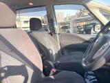 運転席シート廻りは使用感も少なく、良好な状態となっています。前オーナー様が丁寧に使っていたことがよくわかりますね。