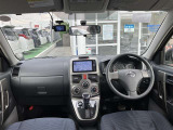 【運転席・インパネまわり】ハンドル・シート・フロアーなど隅々までプロによるクリーニング済み☆彡キレイな車内でドライブが一層快適にお楽しみいただけます!!