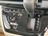 タッチパネル式オートエアコンなのでパネル周辺のお手入れもラクラク。