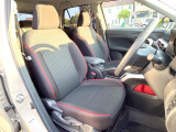 運転席シート廻りは使用感も少なく、良好な状態となっています。前オーナー様が丁寧に使っていたことがよくわかりますね。