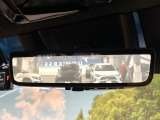 【デジタルインナーミラー】後席の大きな荷物や同乗者で後方が確認しづらい時でも安心!カメラが撮影した車両後方の映像をルームミラー内に表示。クリアな視界で状況の確認が可能です!