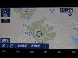 純正ナビを装備。タッチパネル式で使いやすく、お出かけもラクラクです。