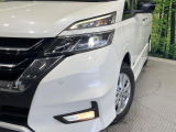 【LEDヘッドライト】悪天候や夜間走行時も良好な視界を確保し安心して運転できる高輝度LEDヘッドライトを装備!点灯速度が早く、消費電力も抑えられています。