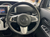 インテリアに合わせたデザインのステアリングは、運転される方のことも考え、運転しやすい形状、大きさです。是非一度、実際に触ってお確かめください。