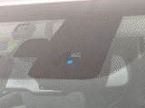 【三菱e-Assist】走行中に前方の車両等を認識し、衝突しそうな時は警報とブレーキで衝突回避と被害軽減をアシスト。より安全にドライブをお楽しみいただけます。