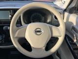 インテリアに合わせたデザインのステアリングは、運転される方のことも考え、運転しやすい形状、大きさです。是非一度、実際に触ってお確かめください。