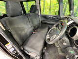 運転席まわりには十分なスペースがあり、大柄な方でもゆったり運転していただける環境です。