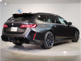 【BMWの伝統-2】時代を超える美しさ。磨き抜かれたエアロダイナミクスが瞳を奪う。一目で伝わるスポーティーなプロポーションは、BMWの走行性能を生み出すのに欠かせない要因の一つです。
