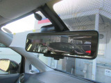 スマートルームミラー。フル乗車+積載時もカメラ画像にて後方確認。心強い味方です☆