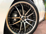【20インチアルミホイール】外観にマッチしたアルミホイールを装着しております。各種アルミホイールや、スタッドレスタイヤも取扱いしております。是非ご相談ください♪