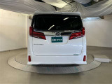 リヤ、後ろから見るとまた車の印象が変わってきますね☆☆