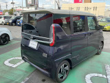 後方視界も良く、リアワイパー付いています