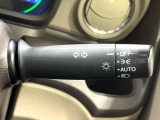 【オートライト】周りの明るさに応じて自動でヘッドライトの点灯・消灯ができる機能です!ライトの付け忘れ・消し忘れなどが無くなり、雨の日や夕方の走行も安心!トンネル通過時も便利ですね♪