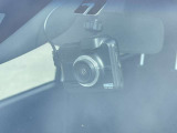 万が一の事故等やあおり運転等で被害にあっても記録を残せるドライブレコーダー。あるのとないのでは、心持安心感が違くなりますね。