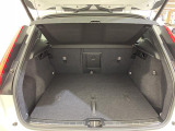 【トランク】積み込みやすくて、たっぷり積める荷室です。シートアレンジできるものは、乗車人数と荷物の量や大きさによってシートを動かすことができるので、より快適なドライブが可能です!