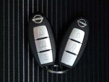 【 インテリジェントキー 】 キーを持っていれば始動でき、ドアノブのボタンで車の鍵の開錠と施錠もできます。キーを取り出す手間がなくなります。