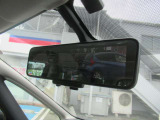 スマートルームミラー。フル乗車+積載時もカメラ画像にて後方確認。心強い味方です☆