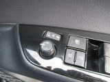 駐車時や狭い道でのすれ違い時に気を使うミラー。電動格納式ドアミラーはそんな時に便利です。