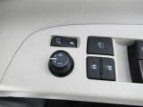 駐車時や狭い道でのすれ違い時に気を使うミラー。電動格納式ドアミラーはそんな時に便利です。