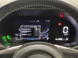 【メーターまわり】ドライバーから見やすい位置にあって安全運転に寄与します。マルチインフォメーションディスプレイでは、クルマに関する情報の確認はもちろん、各種安全機能・装備のON/OFFも設定可能。
