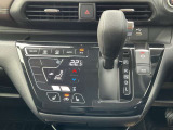 タッチパネル式オートエアコン・前席シートヒーター 装備☆CVT無段変速機 変則ショックが少なく低燃費