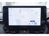 ディスプレイオーディオを装備。スマホとクルマをつなぐことで、これまでのナビに加えて、いろんなサービスが楽しめます。
