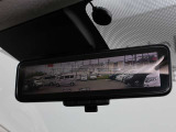 車両後方を映し出します・スマートルームミラー装備です。