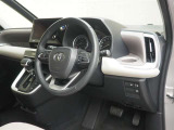 見通しのよいすっきりとした視界で、誰でも運転しやすいです。運転のしやすさは疲れにくさにも繋がります
