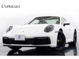 ポルシェのフラッグシップクーペ「911 カレラ」が入庫いたしました。外装色ホワイト、内装ブラックの人気の仕様でございます。ブラックホイールが選択され、シックな仕様となっております。