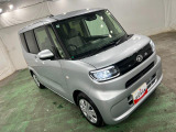 フロントシート(前席)です。よく乗る運転席にも、汚れや使用感も気になりません。肘掛けは、ちょっとした小物入れにもなります。