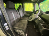 運転席まわりには十分なスペースがあり、大柄な方でもゆったり運転していただける環境です。
