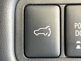 【パワーバックドア】スマートキーや運転席のボタンを押すだけでリアゲートが自動で開閉します!荷物を持っている時や、高い位置にあるバックドアを閉める際に便利な機能です♪