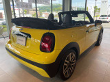 かわいいテールのデザインはほかの車にはない魅力があります。ひと目で&ldquo;MINI&rdquo;とわかるデザインはアナタを虜にしてしまうかもしれません。