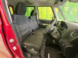 運転席まわりには十分なスペースがあり、大柄な方でもゆったり運転していただける環境です。