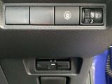 ナビ連動ビルトインETC2.0車載器付きです。納車の当日からご利用いただけます。◎掲載後すぐに販売が決まってしまう場合もございますのでご来店前にお電話でご予約を頂ければ幸いです。