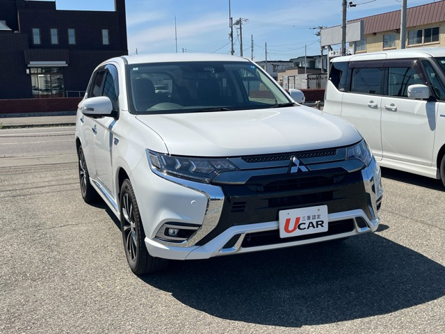 アウトランダーPHEV 2.4 G プラスパッケージ 4WD 