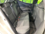 コンパクトカーですが、セカンドシートは十分な広さがあり快適にお乗りいただけます♪シートを倒して大きな荷物を積んだりと、用途の幅が広い1台です。