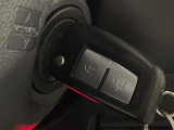 【キーレス】少し離れた場所からでもボタン一つでドアの開錠・施錠ができるのでとっても便利!ドアの鍵穴周りに傷をつけることもありません♪