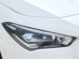 ●LEDヘッドライト:夜間走行時も良好な視界を確保し安心して運転できる高輝度LEDヘッドライトを装備!点灯速度が早く、消費電力も抑えられています。